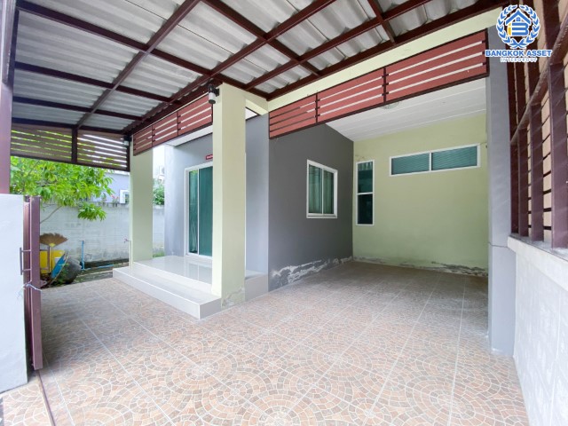 *****ทาวน์เฮ้าส์มือสอง โครงการ บัวทองธานี พาร์ควิลล์ 12 กาญจนาภิเษก หลังมุม! บนเนื้อที่ 28 ตร.ว. ฟังก์ชัน 3 ห้องนอน 2 ห้องน้ำ 1 ที่จอดรถ แถมฟรี! เครื่องปรับอากาศ เครื่องทำน้ำอุ่น ไม่เคยเข้าอยู่ ใกล้เซ็นทรัลเวสต์เกต เพียง 5 นาทีก็ถึงรถไฟฟ้าสายสีม่วง "สถานีบางพลู"